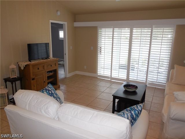 114 Quail Forest BLVD 7, Naples, FL 34105