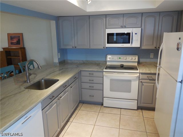114 Quail Forest BLVD 7, Naples, FL 34105
