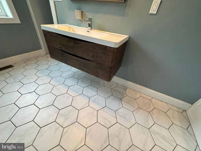 1143 HULL ST, Baltimore, MD 21230