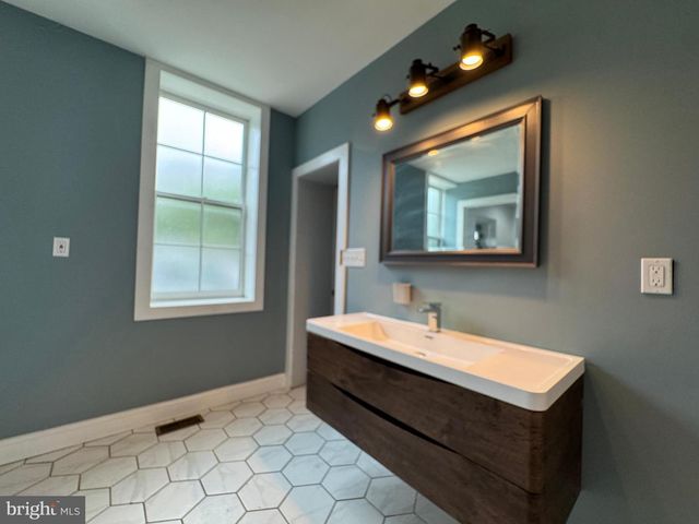 1143 HULL ST, Baltimore, MD 21230