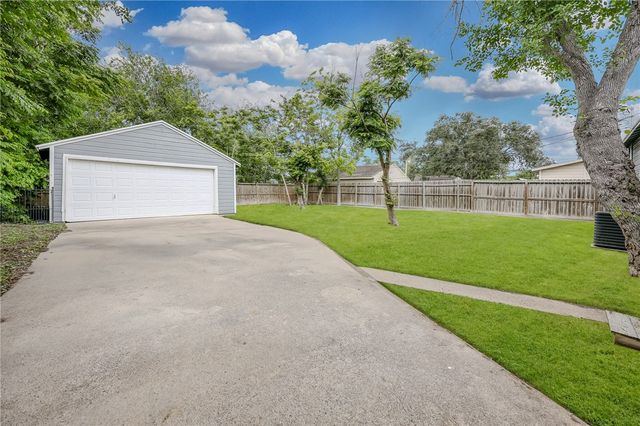 1046 Chamberlain St, Corpus Christi, TX 78404