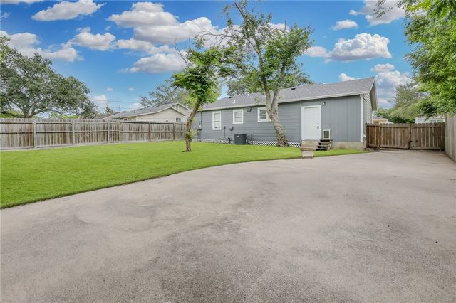1046 Chamberlain St, Corpus Christi, TX 78404