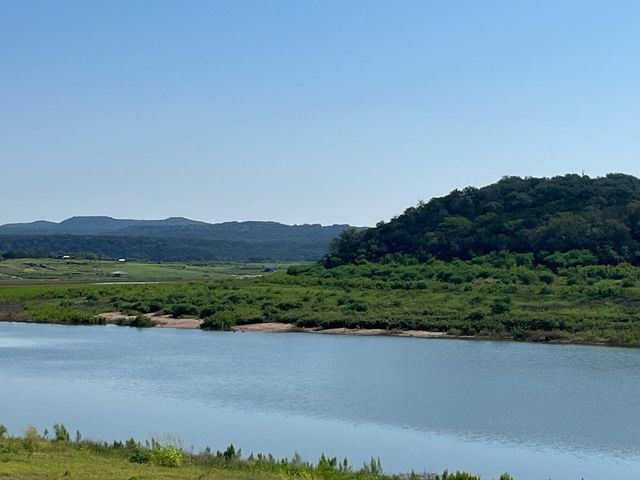 306 Songwood DR, Spicewood, TX 78669