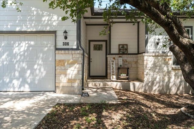 306 Songwood DR, Spicewood, TX 78669