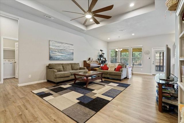 306 Songwood DR, Spicewood, TX 78669