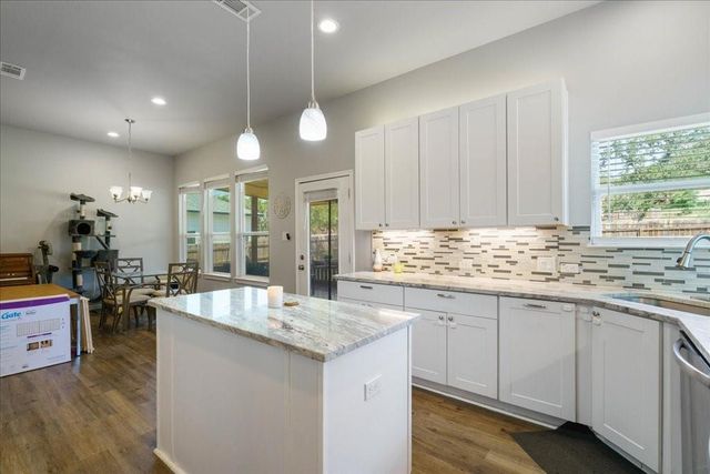 306 Songwood DR, Spicewood, TX 78669