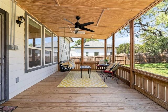 306 Songwood DR, Spicewood, TX 78669