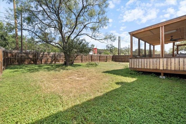 306 Songwood DR, Spicewood, TX 78669