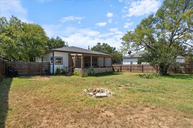 306 Songwood DR, Spicewood, TX 78669
