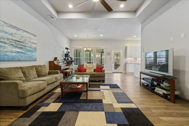 306 Songwood DR, Spicewood, TX 78669