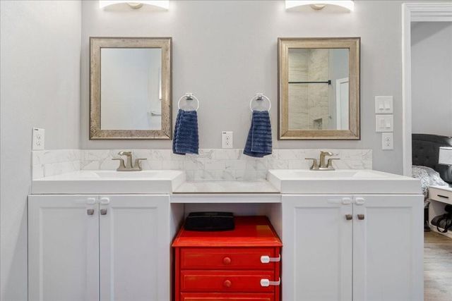 306 Songwood DR, Spicewood, TX 78669