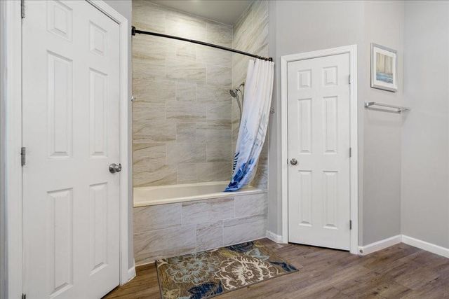 306 Songwood DR, Spicewood, TX 78669