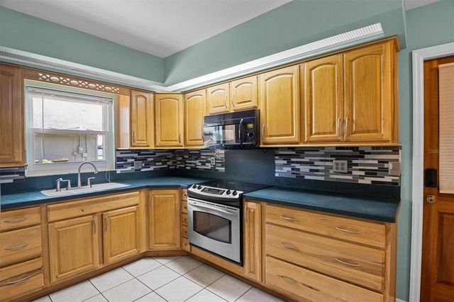 105 SOUTH COURT, Auburndale, FL 33823