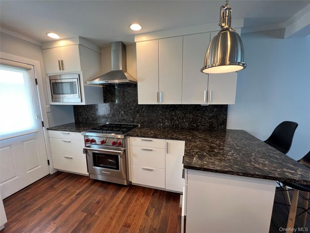 43 Crescent Street, Hicksville, NY 11801