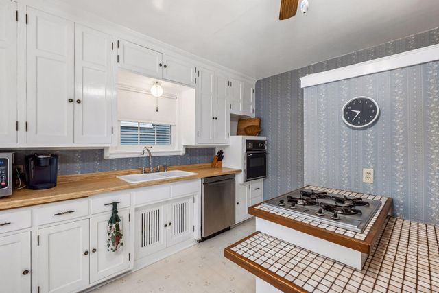 671 Como Avenue, Saint Paul, MN 55103