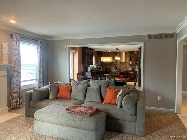 48711 Cross Creek Drive, Macomb, MI 48044