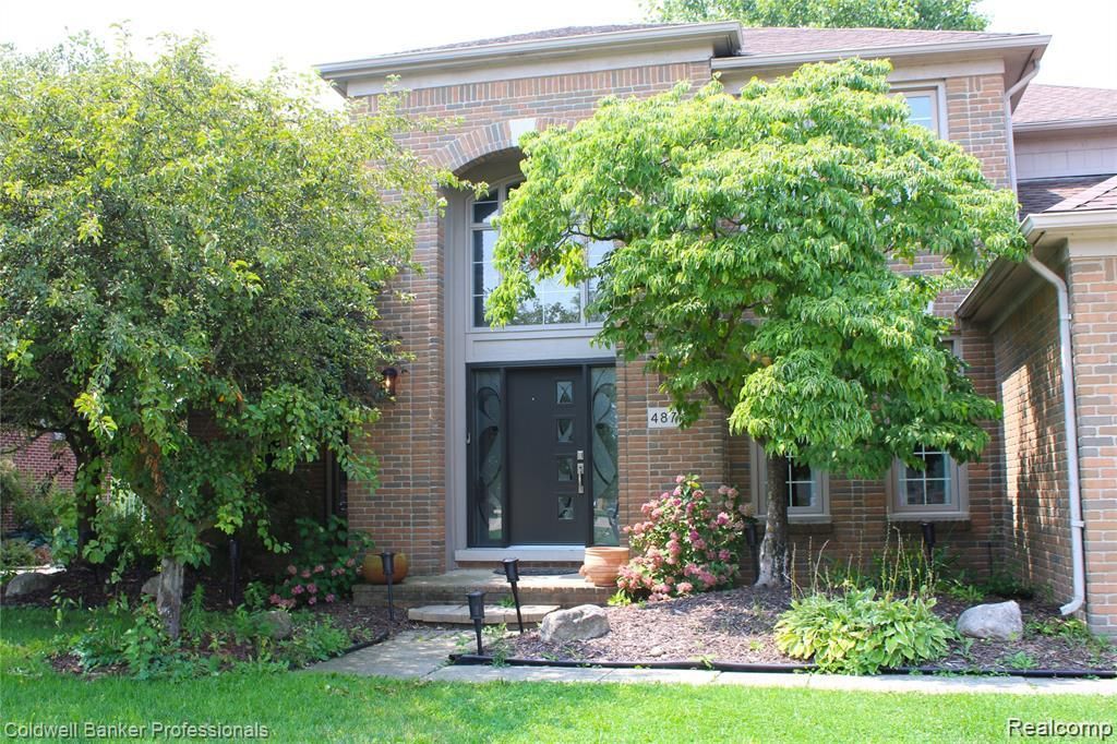 48711 Cross Creek Drive, Macomb, MI 48044