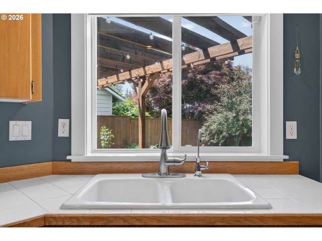 205 Ne MILNE Rd, Hillsboro, OR 97124
