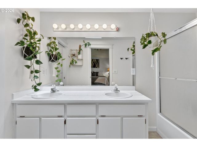 205 Ne MILNE Rd, Hillsboro, OR 97124