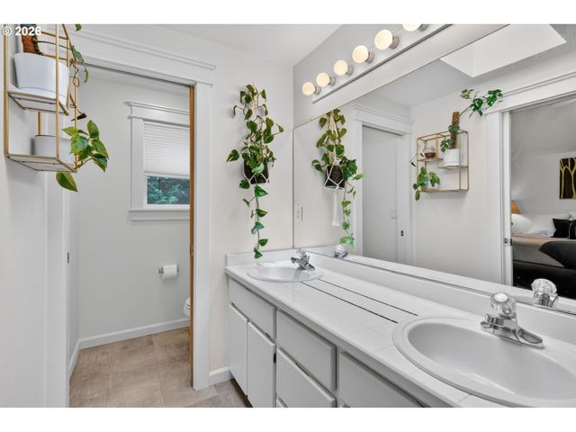 205 Ne MILNE Rd, Hillsboro, OR 97124