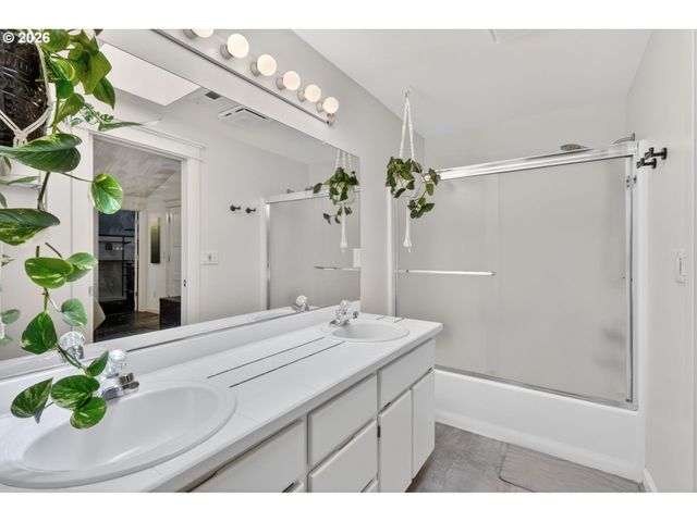 205 Ne MILNE Rd, Hillsboro, OR 97124