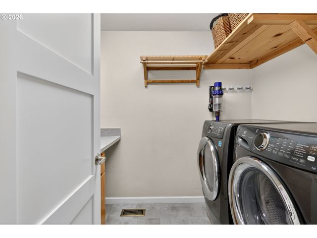 205 Ne MILNE Rd, Hillsboro, OR 97124