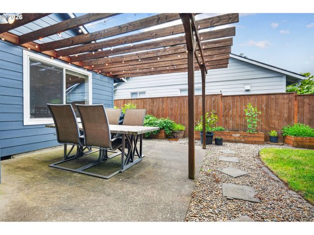 205 Ne MILNE Rd, Hillsboro, OR 97124