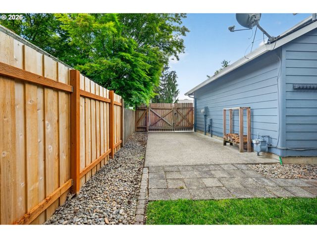 205 Ne MILNE Rd, Hillsboro, OR 97124