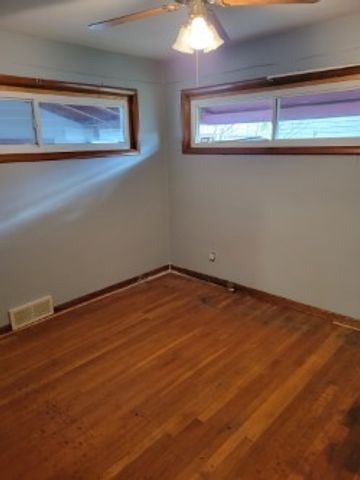 974 Hadley Dr, Sharon, PA 16146