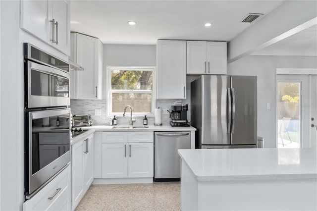 6950 29TH TERRACE N, St Petersburg, FL 33710