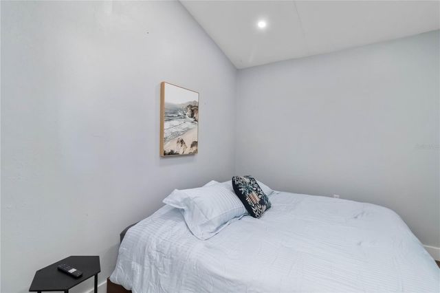 6950 29TH TERRACE N, St Petersburg, FL 33710