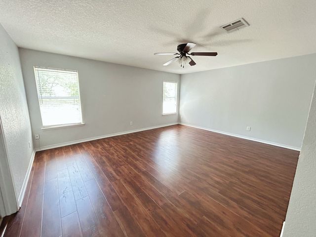 8008 Hidden Oaks Drive, Fort Worth, TX 76120