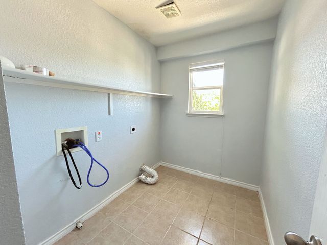 8008 Hidden Oaks Drive, Fort Worth, TX 76120