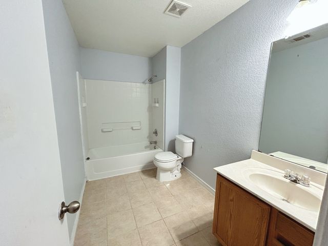 8008 Hidden Oaks Drive, Fort Worth, TX 76120