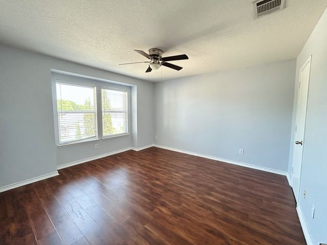 8008 Hidden Oaks Drive, Fort Worth, TX 76120