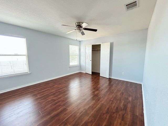 8008 Hidden Oaks Drive, Fort Worth, TX 76120