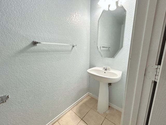 8008 Hidden Oaks Drive, Fort Worth, TX 76120