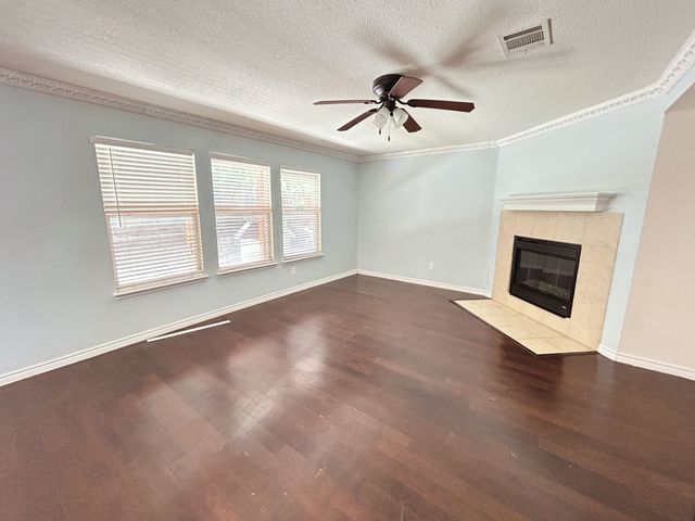 8008 Hidden Oaks Drive, Fort Worth, TX 76120