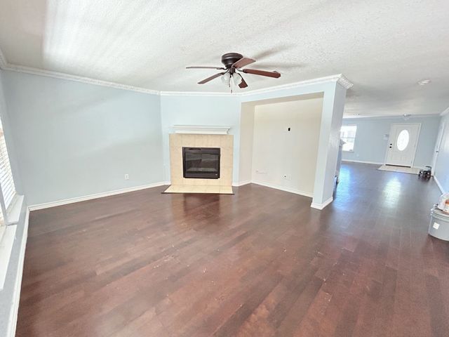 8008 Hidden Oaks Drive, Fort Worth, TX 76120