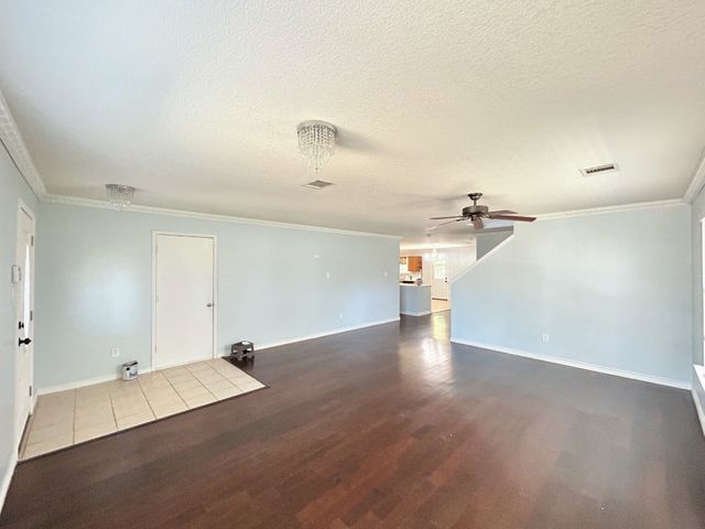 8008 Hidden Oaks Drive, Fort Worth, TX 76120