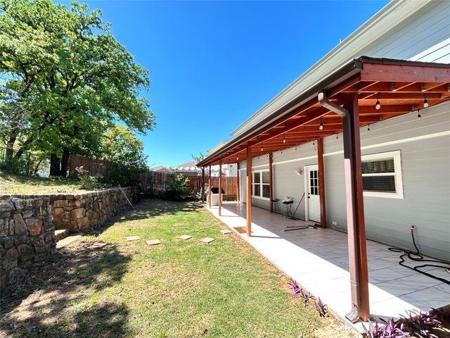 8008 Hidden Oaks Drive, Fort Worth, TX 76120