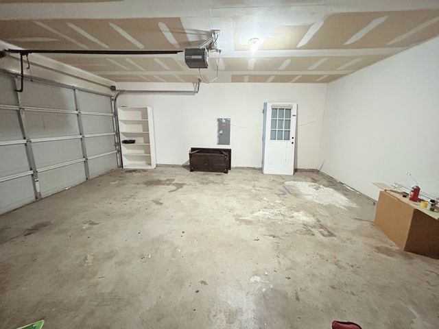 8008 Hidden Oaks Drive, Fort Worth, TX 76120