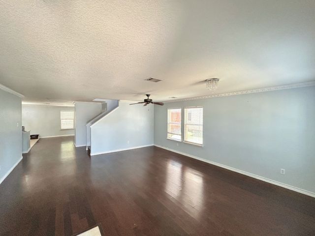 8008 Hidden Oaks Drive, Fort Worth, TX 76120