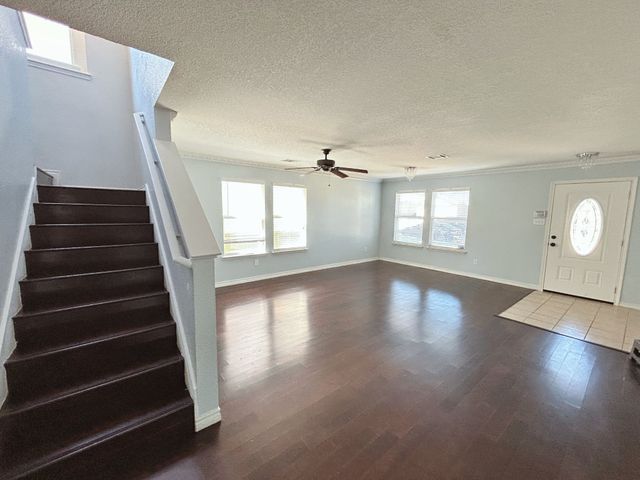 8008 Hidden Oaks Drive, Fort Worth, TX 76120