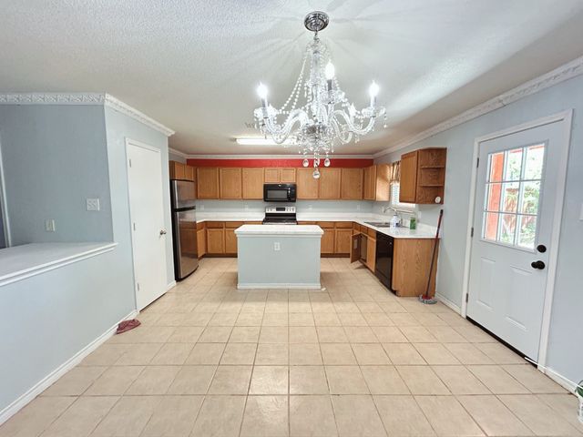 8008 Hidden Oaks Drive, Fort Worth, TX 76120