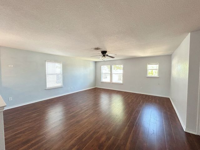 8008 Hidden Oaks Drive, Fort Worth, TX 76120