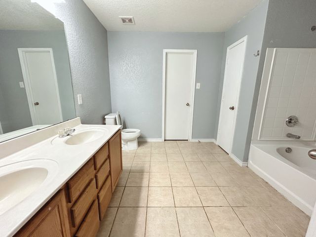 8008 Hidden Oaks Drive, Fort Worth, TX 76120