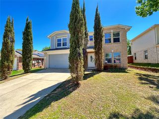 8008 Hidden Oaks Drive, Fort Worth, TX 76120