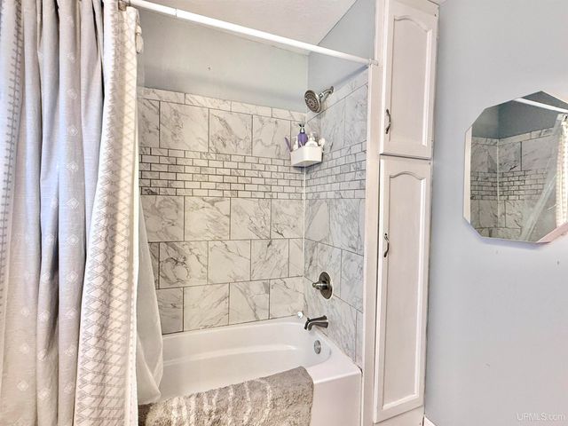 212 N Court Street, Gladstone, MI 49837