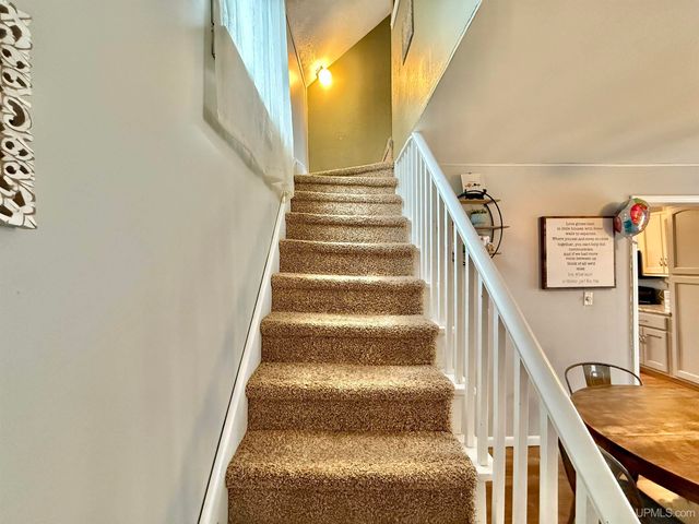 212 N Court Street, Gladstone, MI 49837